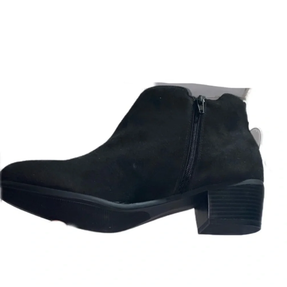 London Fog Black Darcy Ankle Boot in size 11 wide
